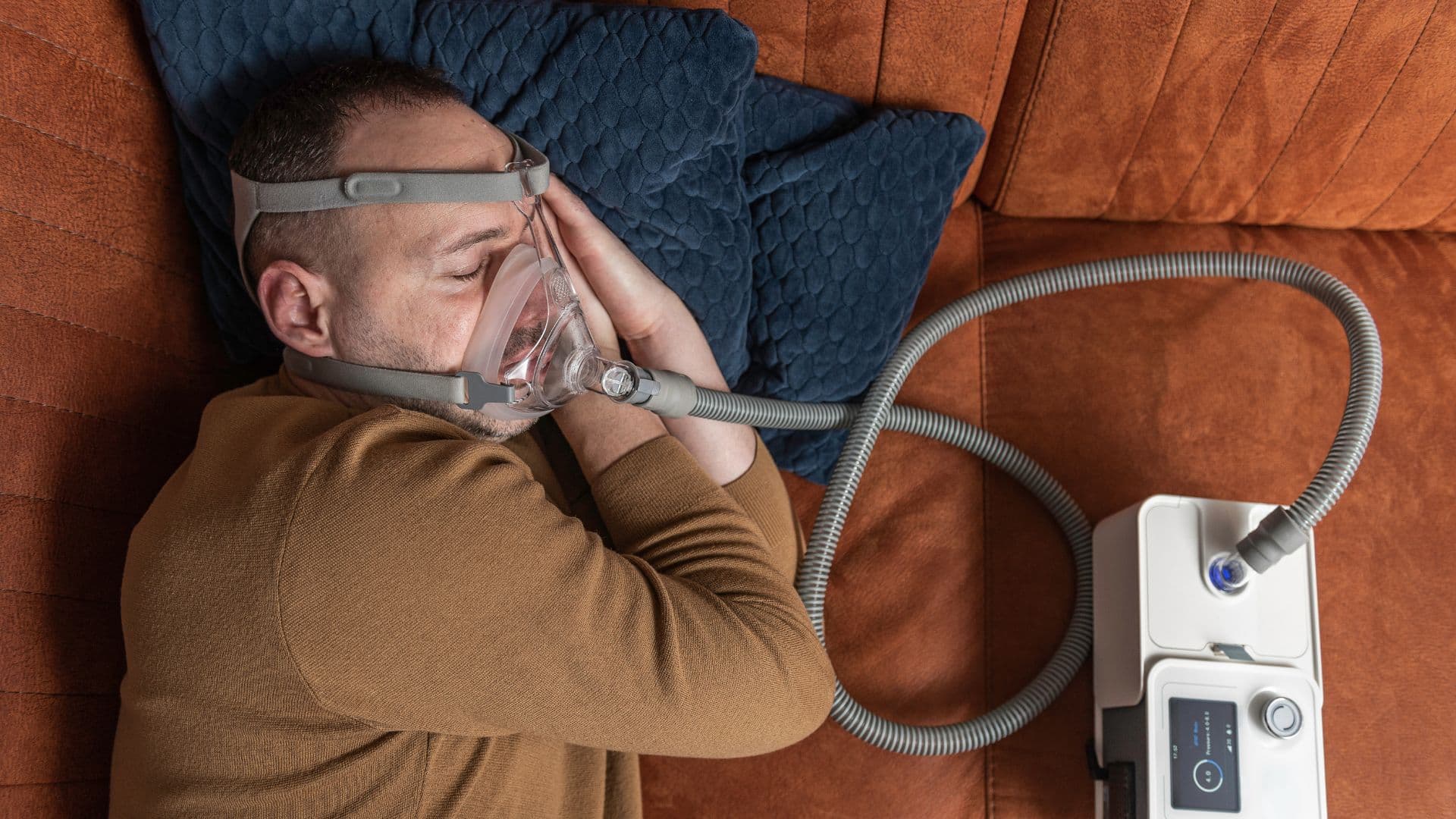 Paciente durmiendo con terapia CPAP